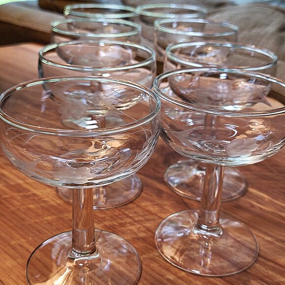 Set of 8 Vintage Etched Floral Champagne Coupe Glasses – Elegant Stemware 4.25" - Picture 8 of 12